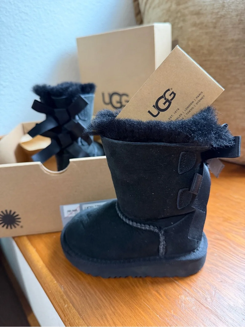 UGG TODDLER/ baby Black Bow Back Sheepskin Boots